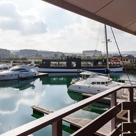 Apartamento De 2 Chambres A A 500 M De La Avec Vue Sur La Terrasse Amenagee Et Wifi