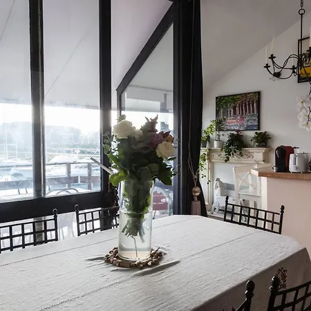 Apartamento De 2 Chambres A A 500 M De La Avec Vue Sur La Terrasse Amenagee Et Wifi *