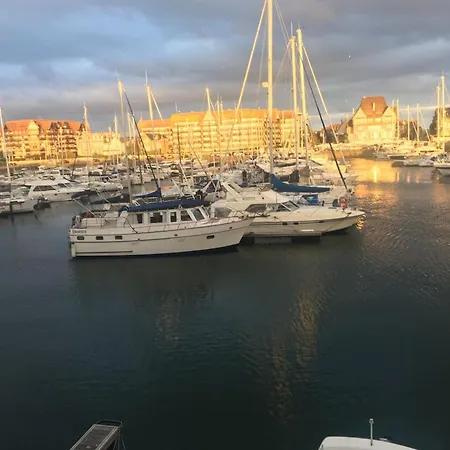 Apartamento De 2 Chambres A A 500 M De La Avec Vue Sur La Terrasse Amenagee Et Wifi